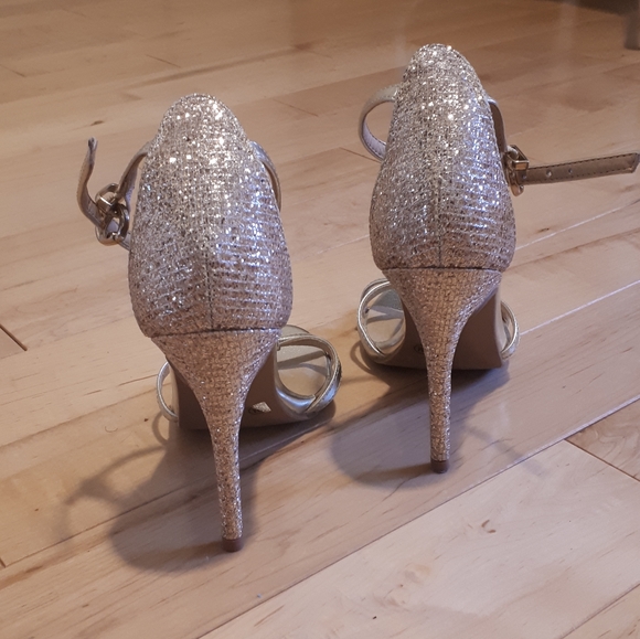 EUC Chinese Laundry Gold Strappy Sandals - Picture 5 of 5